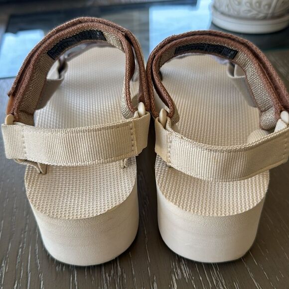 Teva Platform Women’s Metallic Universal Sandals Casual Shoes Size 8 EUC - Picture 3 of 12